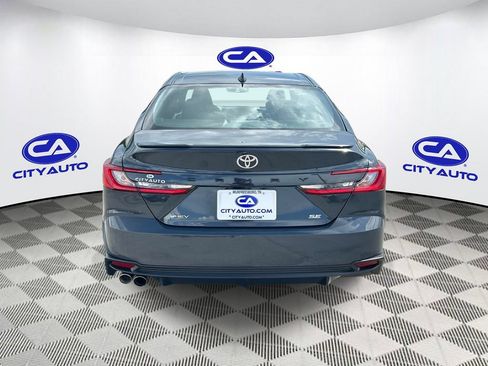 Used 2025 Toyota Camry SE FWD image 4
