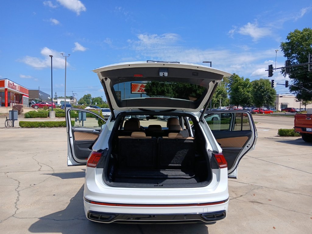 Used 2024 Volkswagen Tiguan SE R-Line w/ MDO Package, Three-Row FWD image 23
