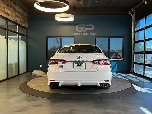Used 2024 Toyota Camry SE w/ Cold Weather Package FWD image 4