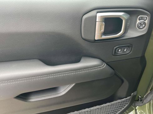 Used 2022 Jeep Wrangler Unlimited Sahara w/ Cold Weather Group image 16