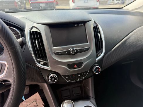 Used 2016 Chevrolet Cruze LT image 18