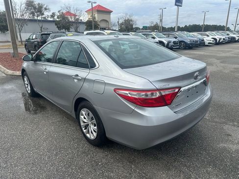 Used 2017 Toyota Camry LE image 6