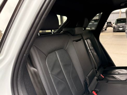 Used 2020 Audi Q3 2.0T Premium image 19