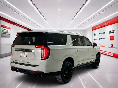 Used 2022 GMC Yukon XL Denali image 8