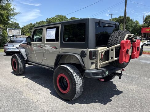 Used 2017 Jeep Wrangler Unlimited Rubicon AWD/4WD image 4