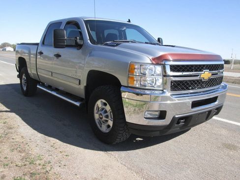 Used 2011 Chevrolet Silverado 2500 LT w/ Interior Plus Package AWD/4WD image 6