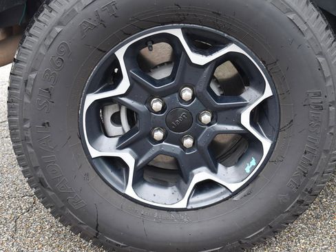 Used 2023 Jeep Wrangler Unlimited Rubicon 4xe w/ Cold Weather Group AWD/4WD image 13