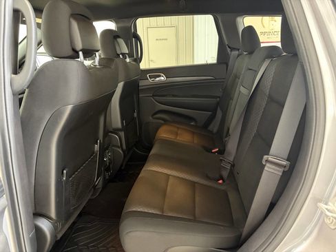 Used 2020 Jeep Grand Cherokee Laredo w/ Security & Convenience Group image 20