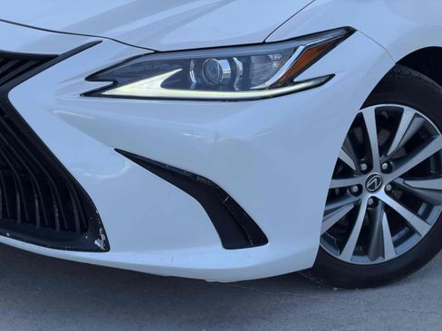 Used 2019 Lexus ES 300h w/ Accessory Package 2 FWD image 5