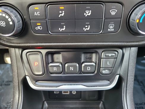 Used 2020 GMC Terrain SLE FWD image 21