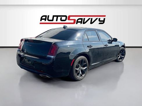 Used 2023 Chrysler 300 S w/ Comfort Group RWD image 7