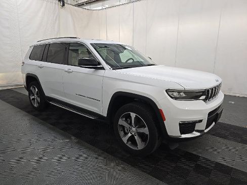 Used 2023 Jeep Grand Cherokee L Limited AWD/4WD image 2