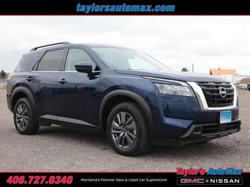 Used 2024 Nissan Pathfinder SV image 2