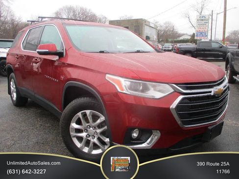Used 2020 Chevrolet Traverse LT AWD/4WD image 1