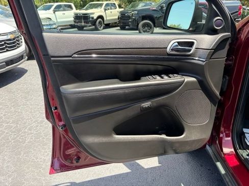 Used 2018 Jeep Grand Cherokee Limited w/ Trailer Tow Group IV AWD/4WD image 12