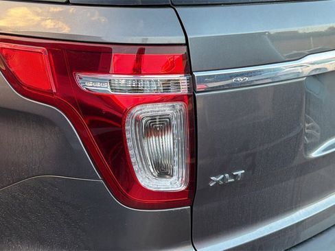 Used 2014 Ford Explorer XLT w/ Equipment Group 201A image 10