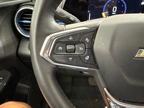 Used 2025 Chevrolet Trax LT w/ LT Convenience Package FWD image 23