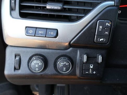 Used 2018 Chevrolet Suburban Premier AWD/4WD image 33