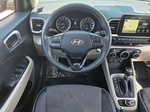 Used 2020 Hyundai Venue FWD image 8