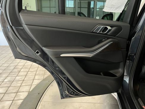 Used 2022 BMW X5 xDrive40i w/ Premium Package image 28
