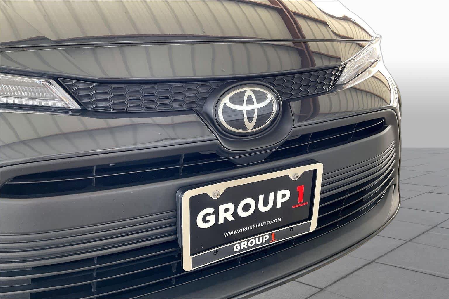 Used 2025 Toyota Corolla LE FWD image 30