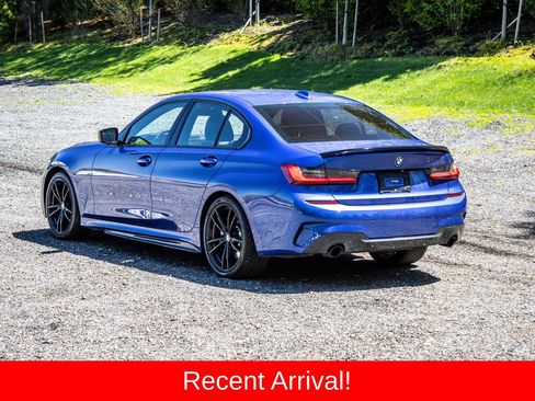 Used 2022 BMW 330i Sedan w/ M Sport Package RWD image 5
