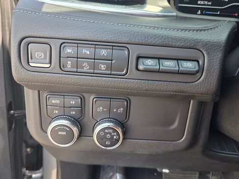 Used 2023 GMC Yukon XL Denali AWD/4WD image 24