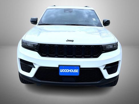 Used 2023 Jeep Grand Cherokee Altitude AWD/4WD image 2