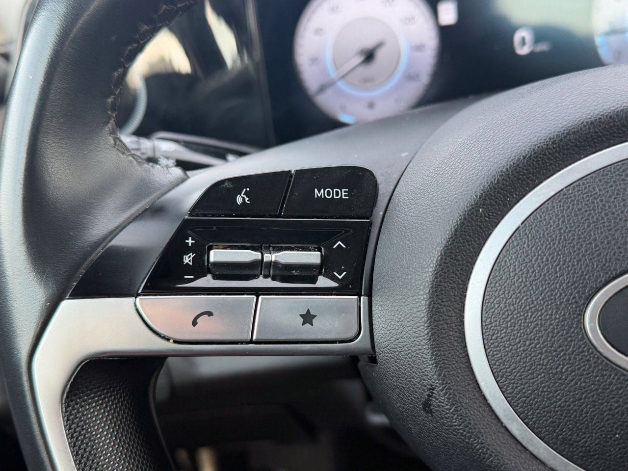 Used 2025 Hyundai Elantra SEL FWD image 9