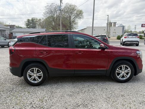 Used 2024 GMC Terrain SLE w/ Driver Convenience Package image 6