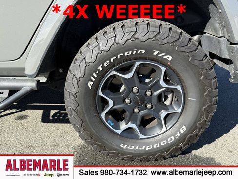 Used 2022 Jeep Wrangler Unlimited Sahara image 12