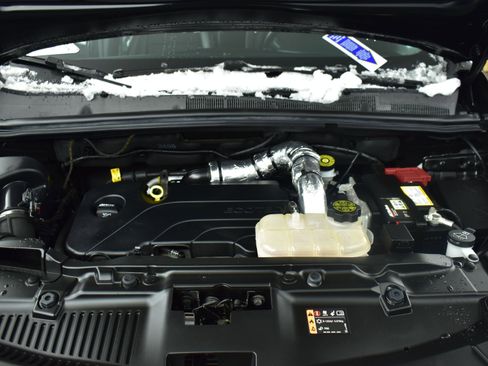 Used 2022 Chevrolet Trax LT w/ LT Convenience Package image 9