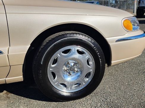 Used 2001 Lincoln Continental image 9