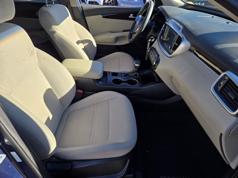 Used 2019 Kia Sorento FWD image 17