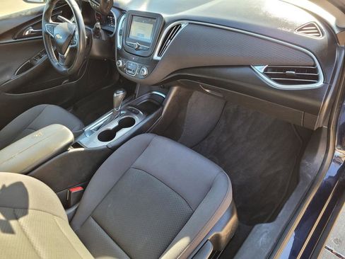 Used 2017 Chevrolet Malibu LT w/ Sport Package image 9