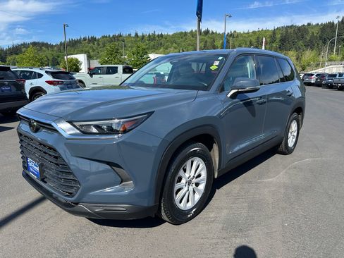 Certified 2024 Toyota Grand Highlander AWD image 2