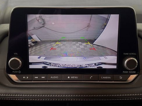 Used 2025 Nissan Rogue SV FWD image 24