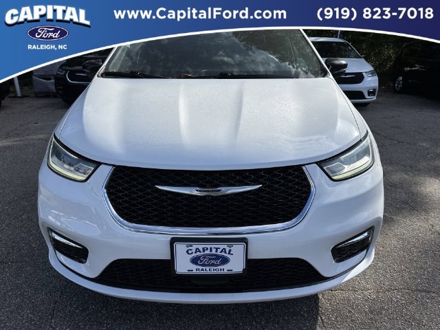Used 2025 Chrysler Pacifica Select FWD image 10