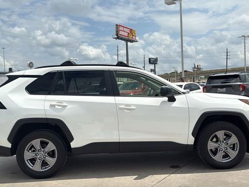 Used 2024 Toyota RAV4 LE AWD/4WD image 6