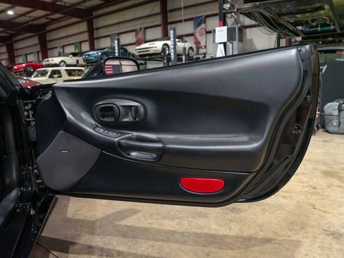 Used 1998 Chevrolet Corvette Coupe w/ Memory Pkg RWD image 39