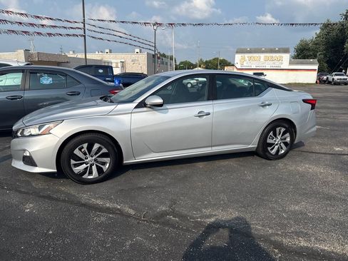 Used 2019 Nissan Altima 2.5 S FWD image 4