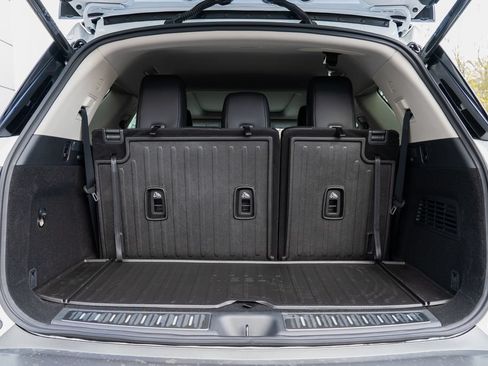 New 2026 Nissan Pathfinder Platinum w/ Accent Package AWD/4WD image 9