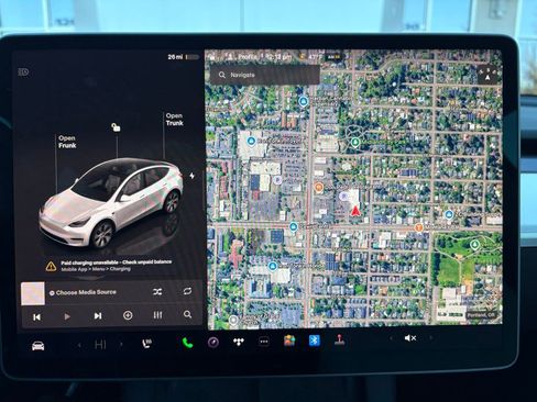 Used 2022 Tesla Model Y Long Range image 19