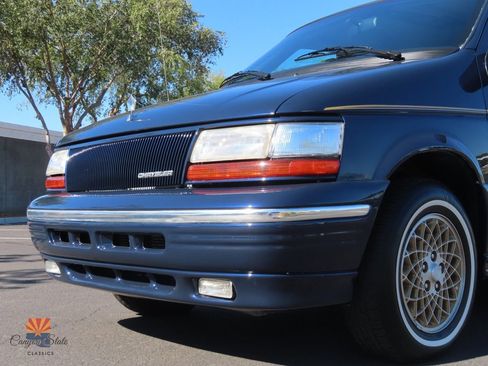 Used 1995 Chrysler Town & Country 4dr Wagon FWD image 38