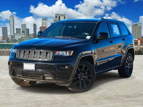 Used 2020 Jeep Grand Cherokee Altitude image 1