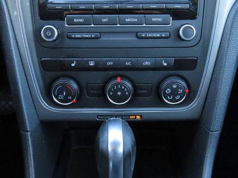 Used 2014 Volkswagen Passat 1.8T Wolfsburg Edition image 20