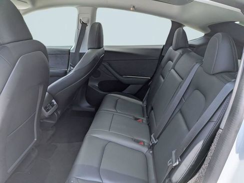 Used 2022 Tesla Model Y Long Range AWD/4WD image 13