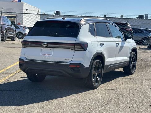 New 2025 Volkswagen Taos SE image 4