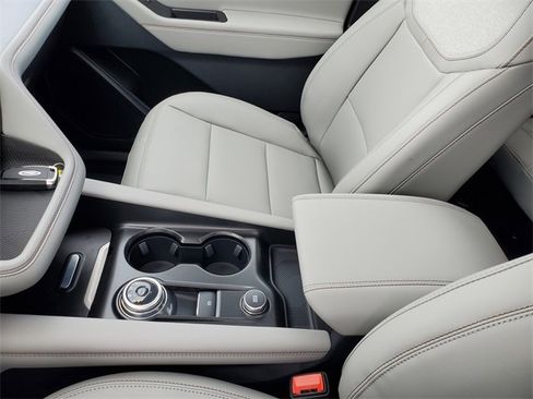 New 2025 Ford Explorer Active w/ Active Comfort Package image 33