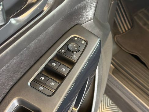 Used 2025 Nissan Pathfinder SV AWD/4WD image 18